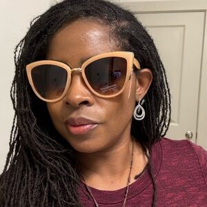 Chic Peach Cat-Eye Sunglasses